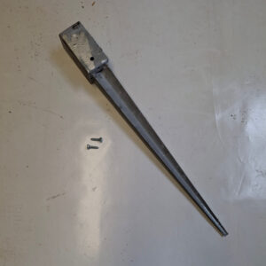 Support poteaux carrés à enfoncer 9x9cm